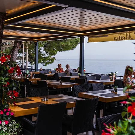 Lucija Makarska-first Row To The Sea Lejlighed